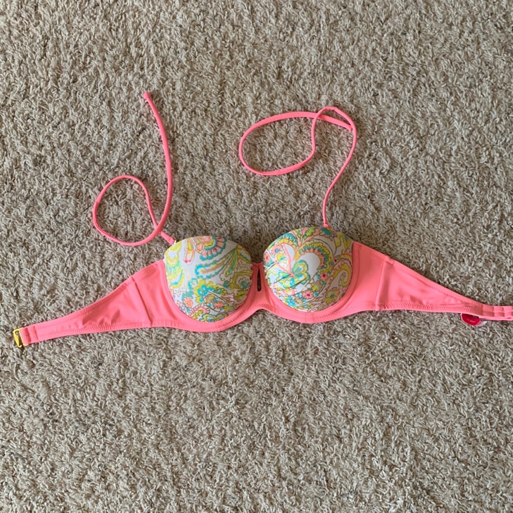 Victoria’s Secret push up paisley bikini top. Size 32A.